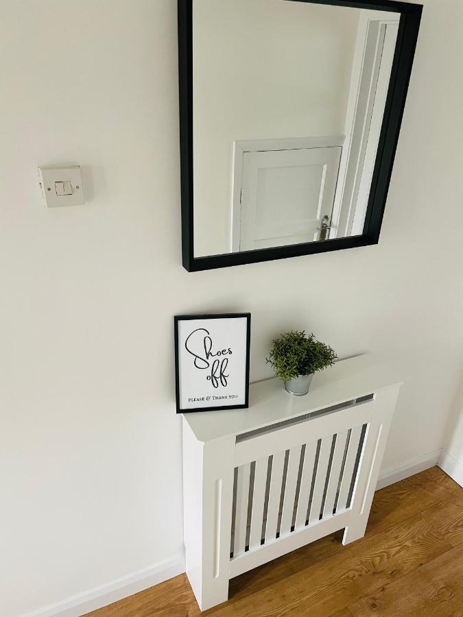Wolverhampton Large 3 Bedrooms 5 Bed House Perfect For Short & Long Stays Contractors Business Nhs Insurance 1 Bathroom And Separate Wc Private Garden Driveway For 2 Large Vehicles Close To City Centre M6 M54 And Walsall Willenhall Cannock Property Экстерьер фото